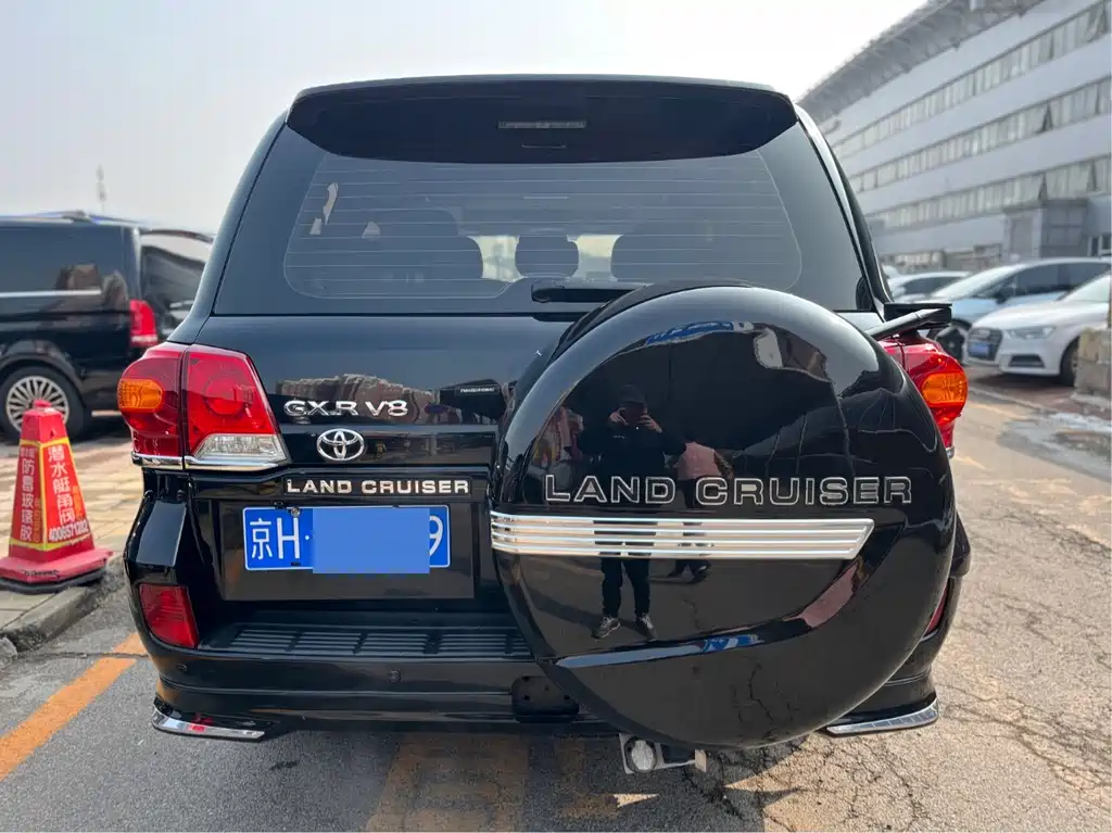 Land Cruiser (Import) 4.0 L V6 Middle East Limited