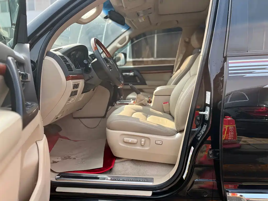 Land Cruiser (Import) 4.0 L V6 Middle East Limited