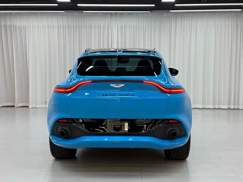 Aston Martin DBX 3.0 T STRAIGHT-SIX