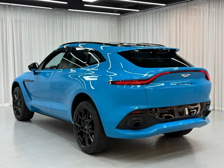 Aston Martin DBX 3.0 T STRAIGHT-SIX