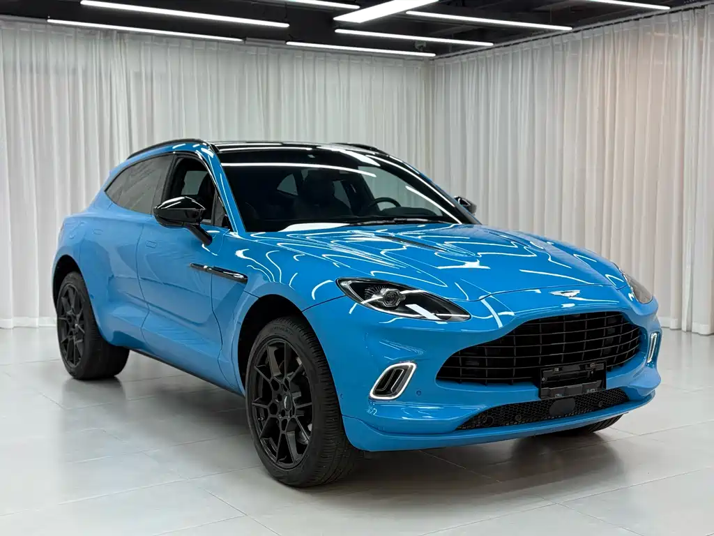 Aston Martin DBX 3.0 T STRAIGHT-SIX