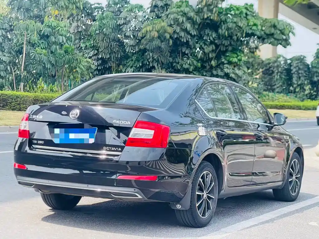 Octavia TSI280 DSG Smart Travel