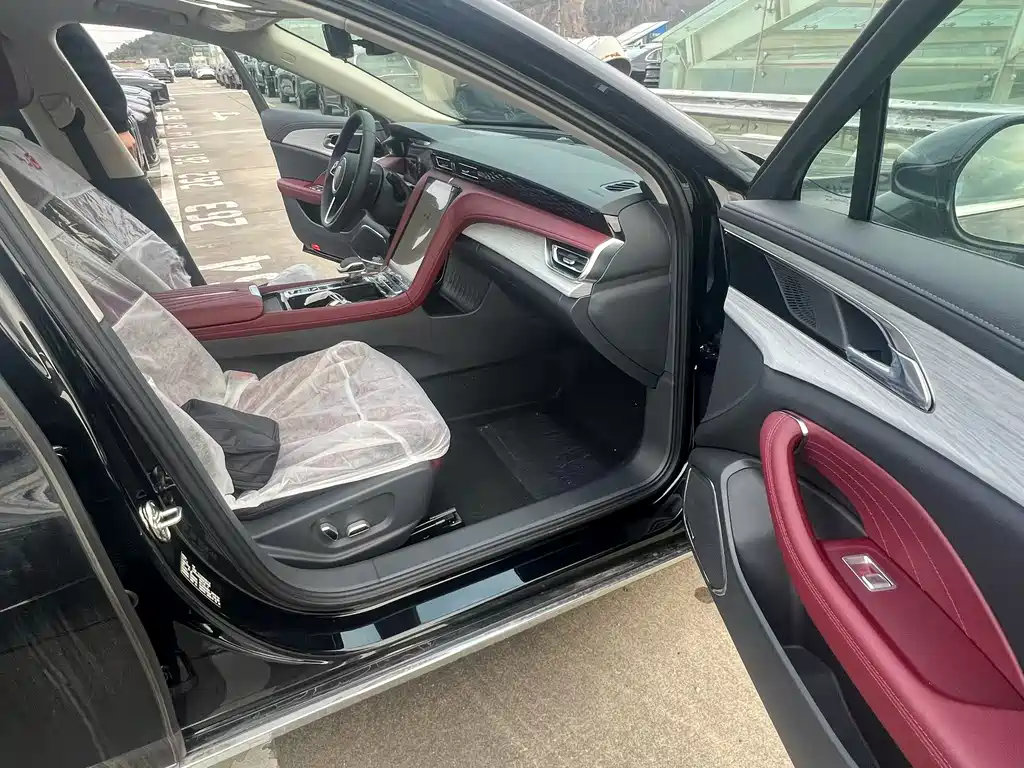 Hongqi H5 1.5 T DCT Flagship Charm
