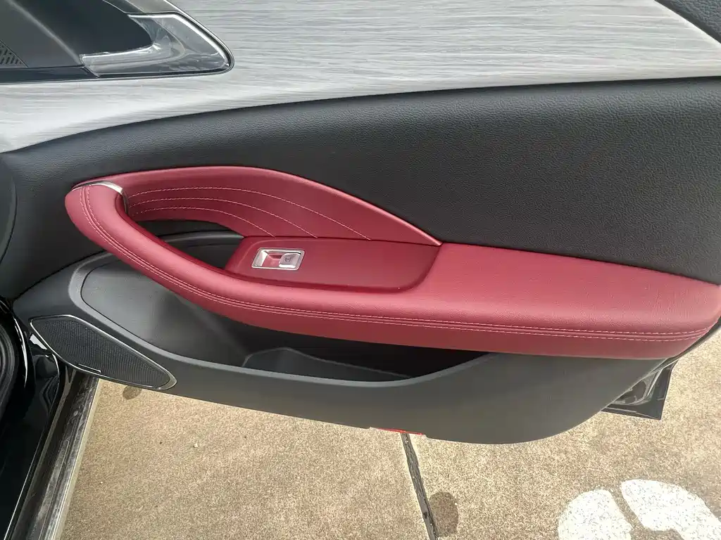 Hongqi H5 1.5 T DCT Flagship Charm