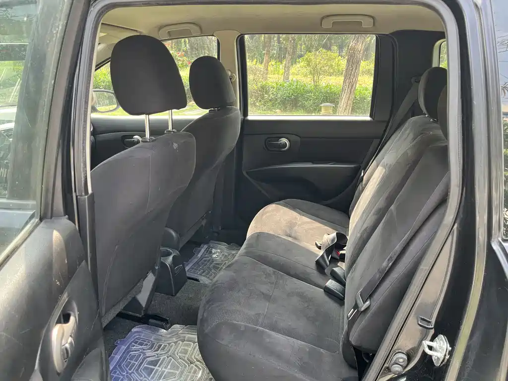 Livina 1.6 XE CVT Comfort