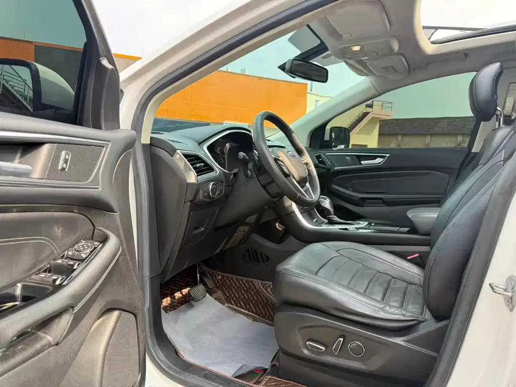Edge EcoBoost 245 4 WD Grand Sharp 7-seat