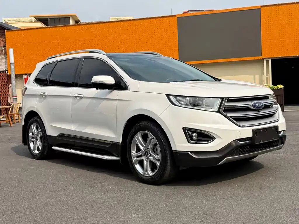 Edge EcoBoost 245 4 WD Grand Sharp 7-seat