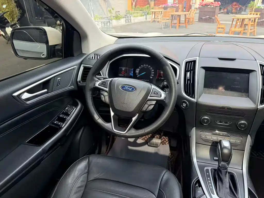 Edge EcoBoost 245 4 WD Grand Sharp 7-seat