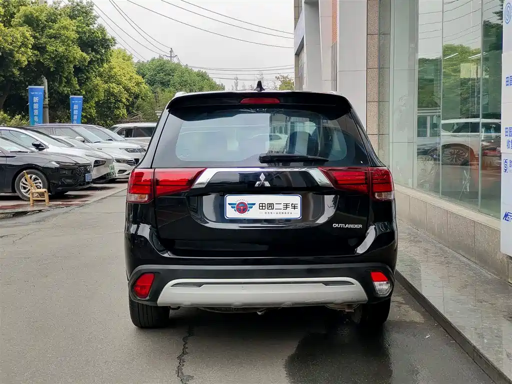Outlander 2.0 L 2 WD Smooth Enjoyment 5-seat CN-VI