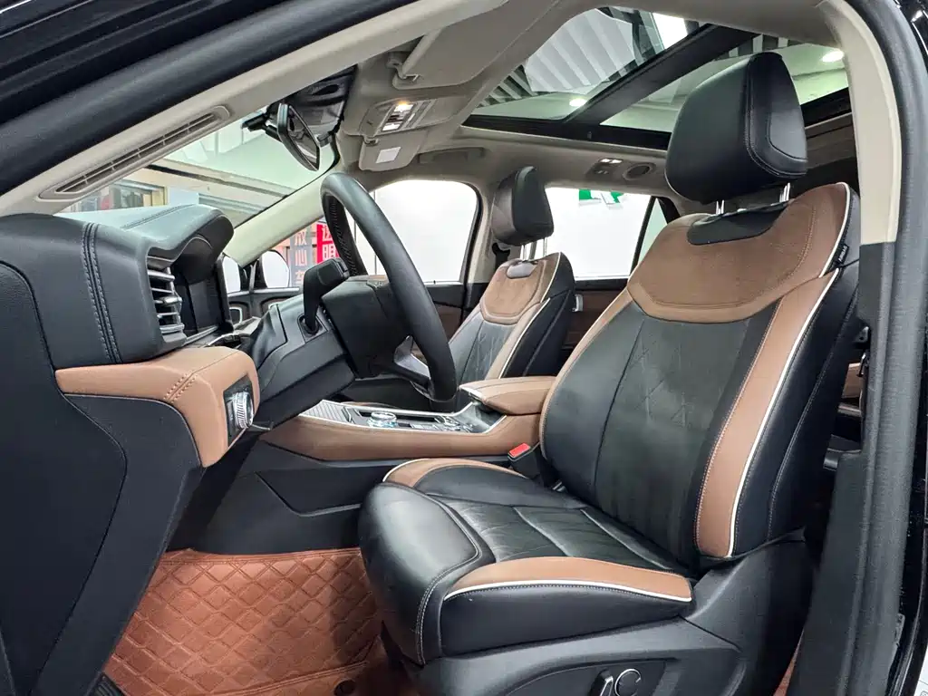 Explorer EcoBoost 285 4 WD Titanium 6-seat