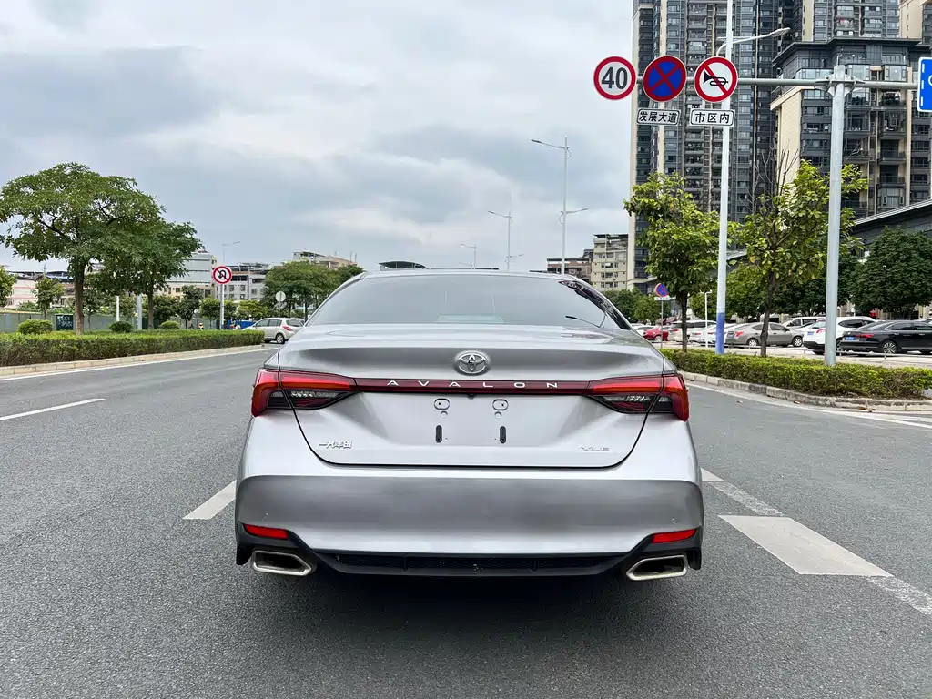 Avalon 2.0 L XLE Premium CN-VI