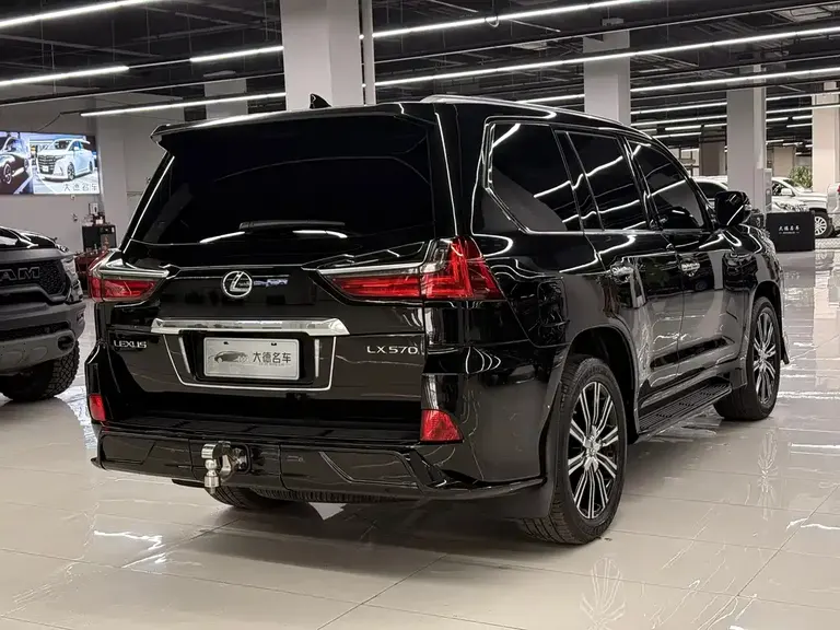 Lexus LX 570 Distinguished Luxury