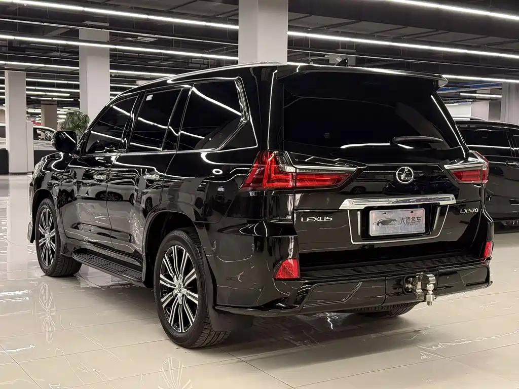 Lexus LX 570 Distinguished Luxury