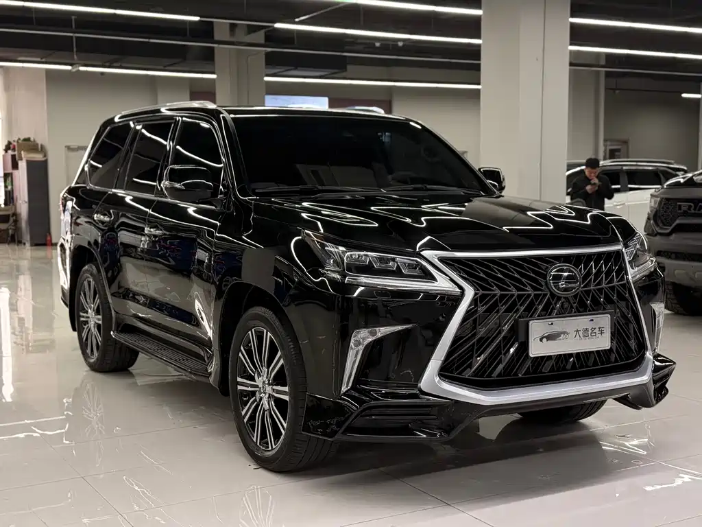 Lexus LX 570 Distinguished Luxury