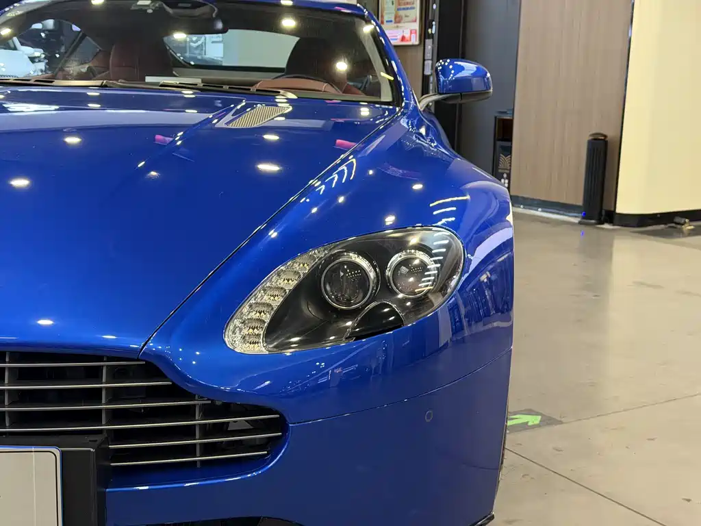 V8 Vantage 4.7 L Coupe