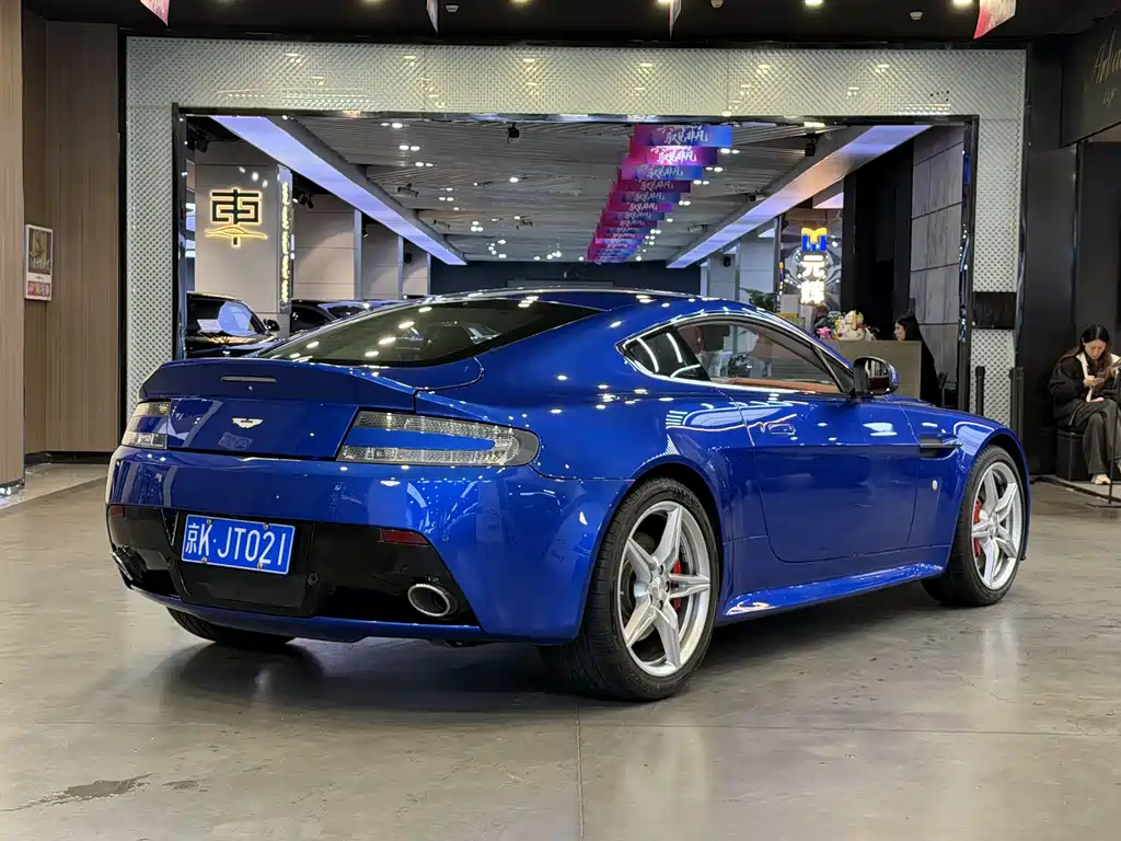 V8 Vantage 4.7 L Coupe