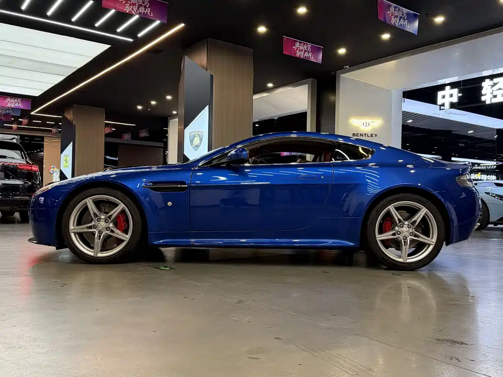 V8 Vantage 4.7 L Coupe