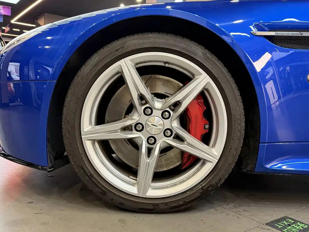 V8 Vantage 4.7 L Coupe