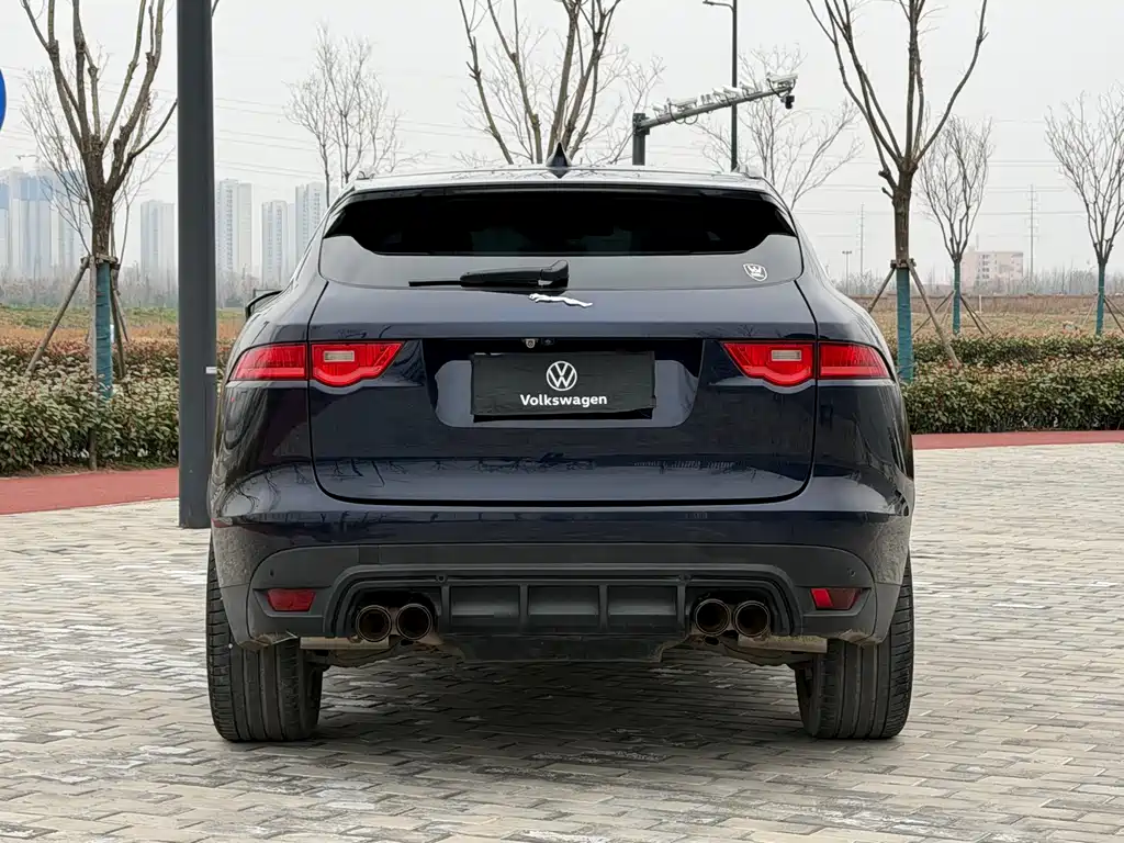 Jaguar F-PACE 2.0 T 4 WD Urban Premium