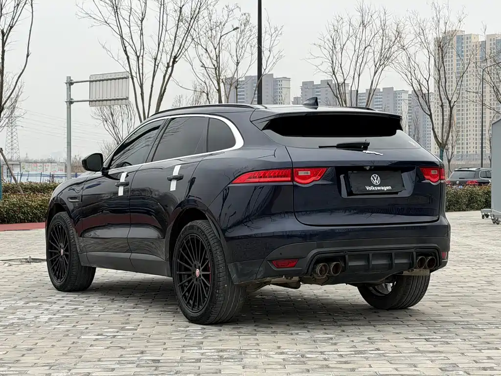 Jaguar F-PACE 2.0 T 4 WD Urban Premium