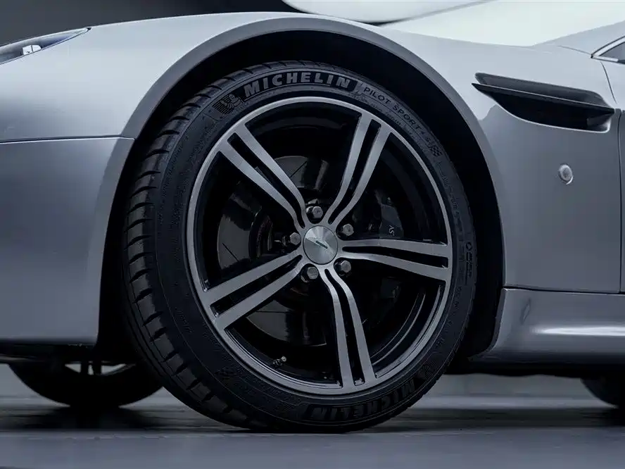 V8 Vantage 4.7 L Sportshift Coupe