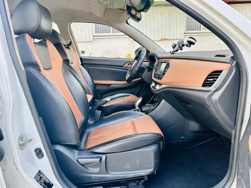 Landwind X2 1.6 L Auto Sharp