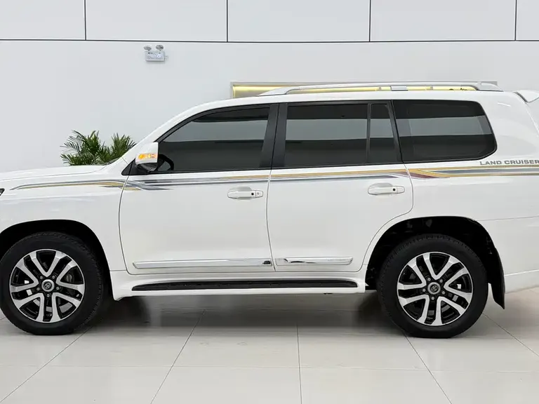 Toyota Land Cruiser 4.0 L Auto VX