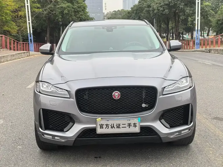Jaguar F-PACE 2.0 T Racing Flag