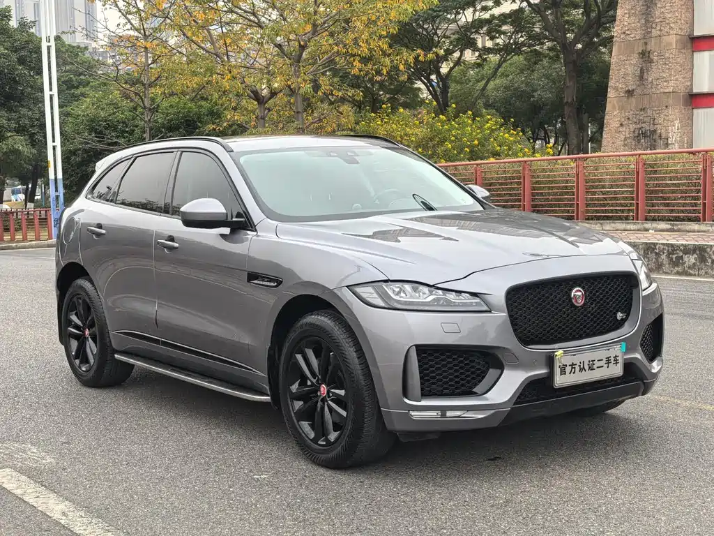 Jaguar F-PACE 2.0 T Racing Flag
