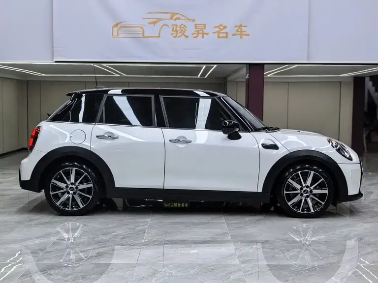 MINI Facelift 1.5 T COOPER Artist 5-door