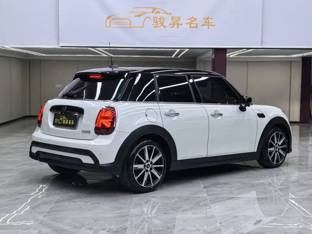 MINI Facelift 1.5 T COOPER Artist 5-door