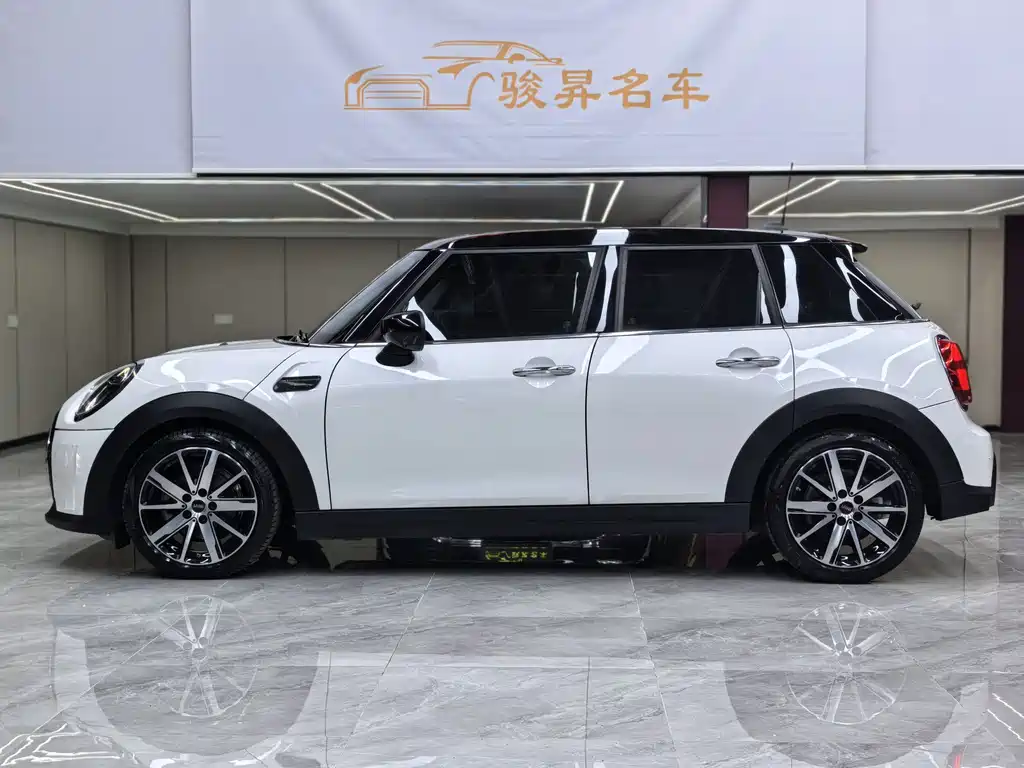 MINI Facelift 1.5 T COOPER Artist 5-door
