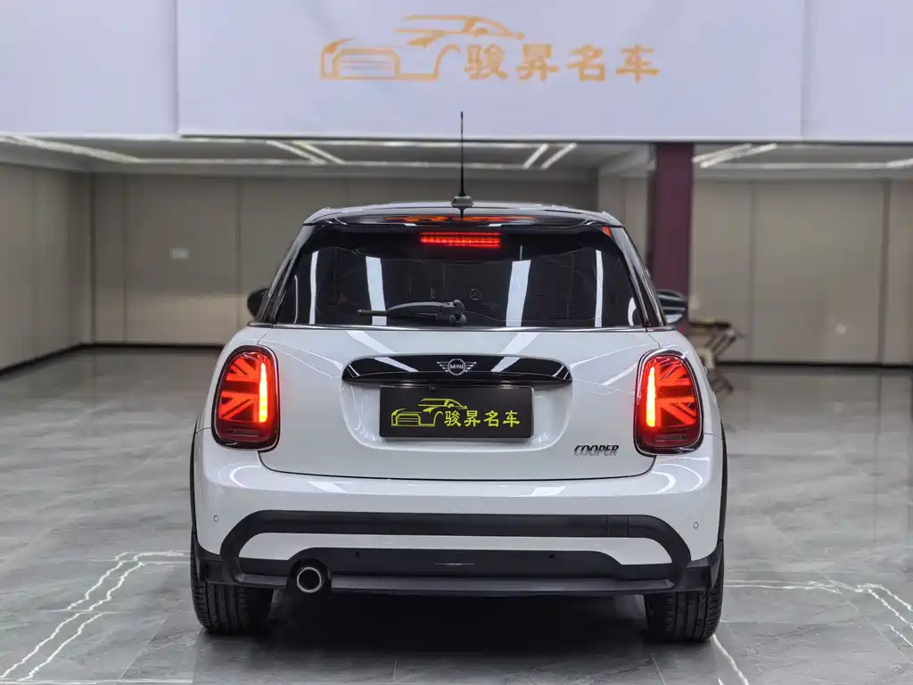 MINI Facelift 1.5 T COOPER Artist 5-door