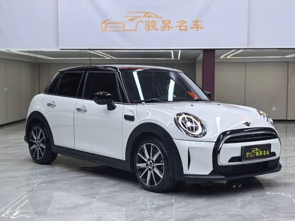 MINI Facelift 1.5 T COOPER Artist 5-door