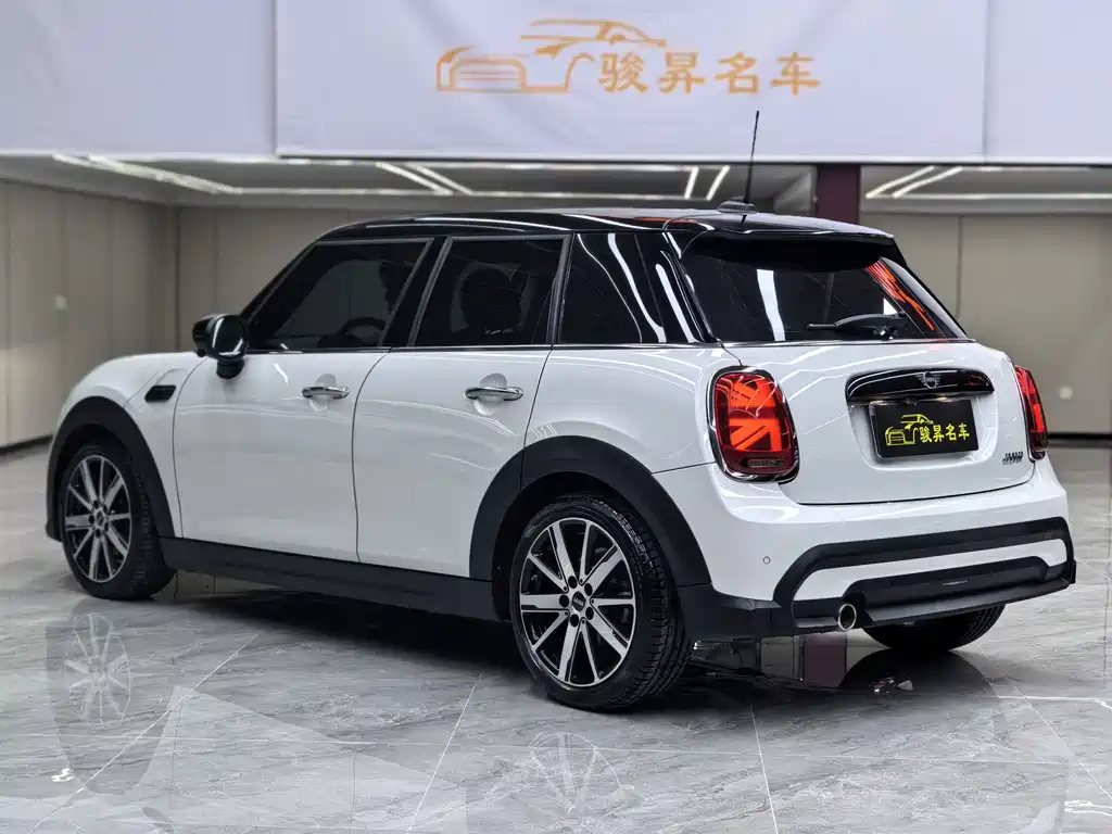MINI Facelift 1.5 T COOPER Artist 5-door