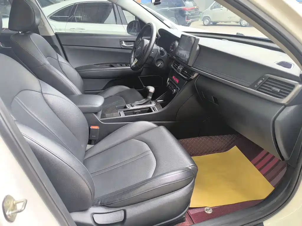 Kia K5 2.0 L Auto GLS
