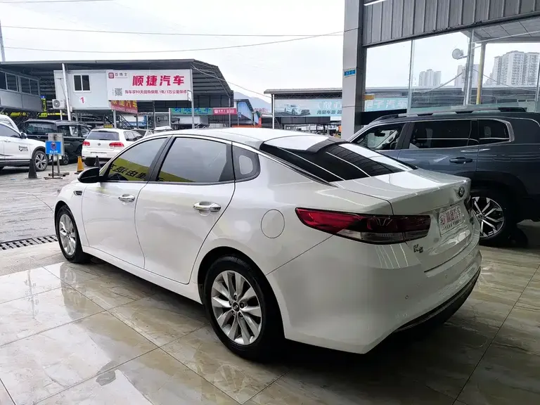 Kia K5 2.0 L Auto GLS