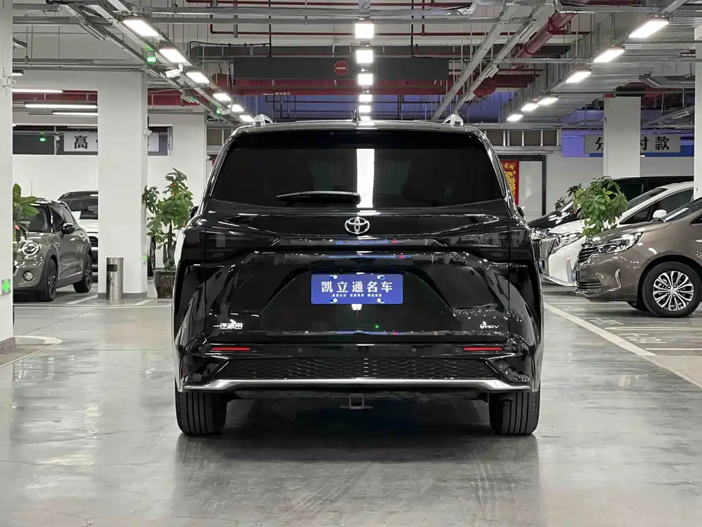 Granvia 2.5 L Hybrid Luxury