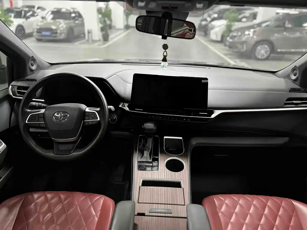 Granvia 2.5 L Hybrid Luxury