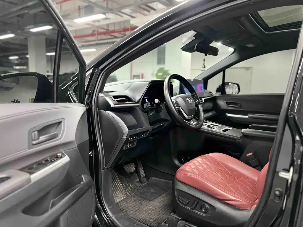 Granvia 2.5 L Hybrid Luxury