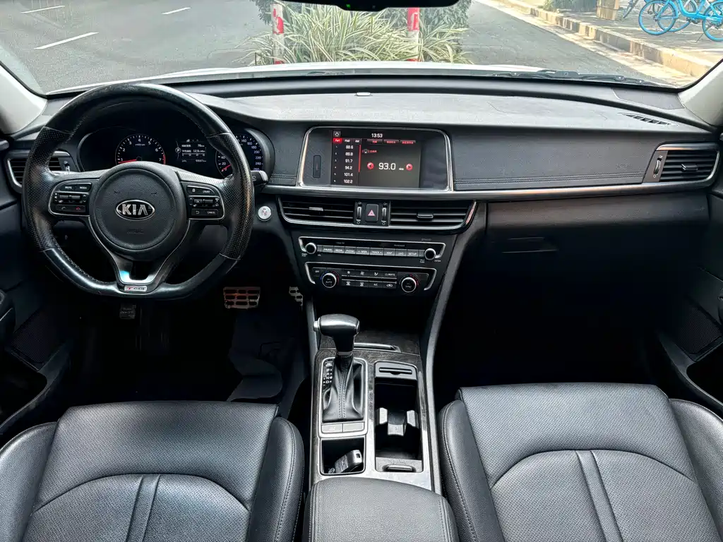 Kia K5 1.6 T Auto LUX