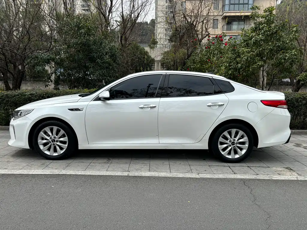 Kia K5 1.6 T Auto LUX
