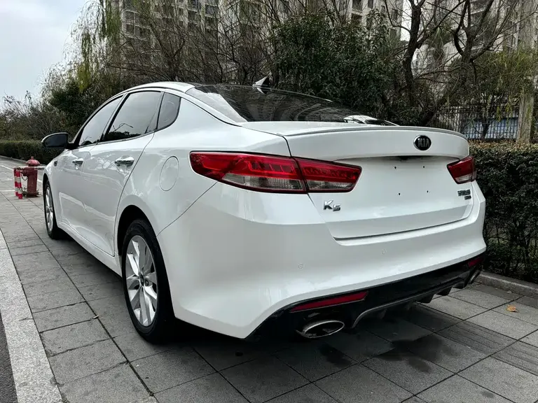 Kia K5 1.6 T Auto LUX