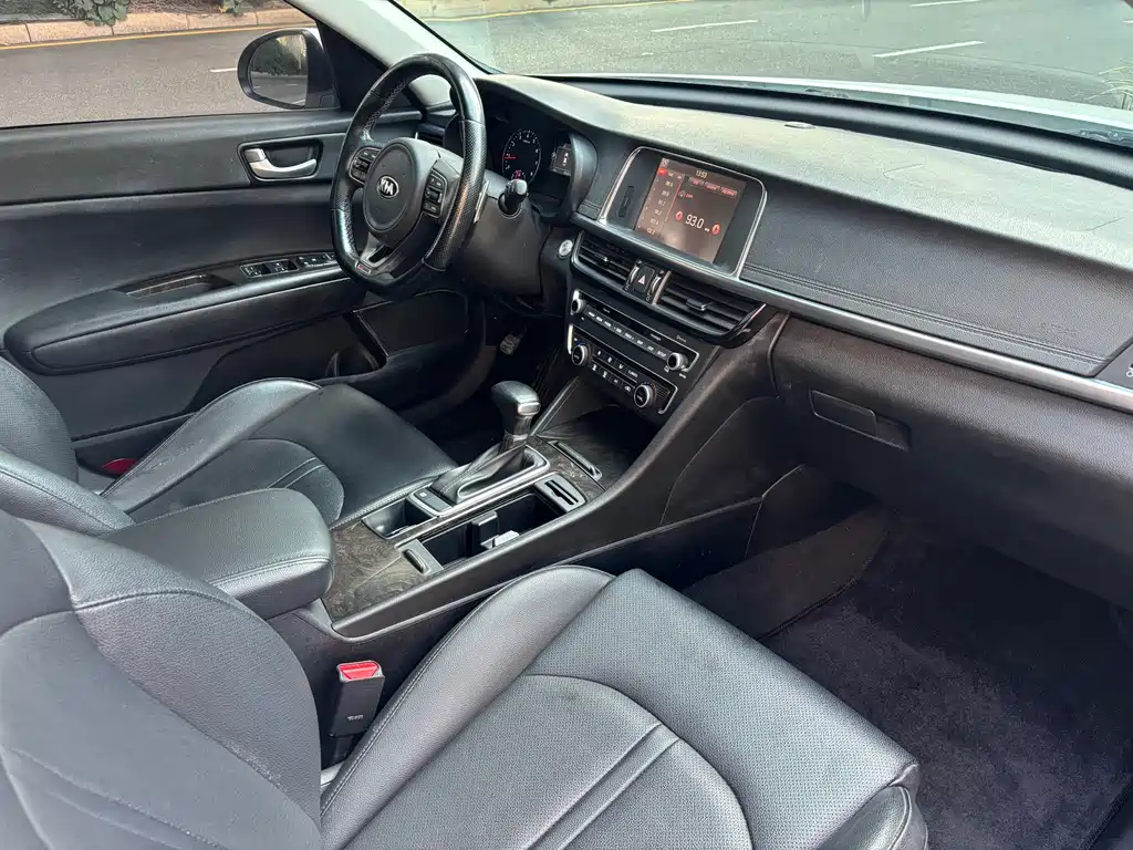 Kia K5 1.6 T Auto LUX