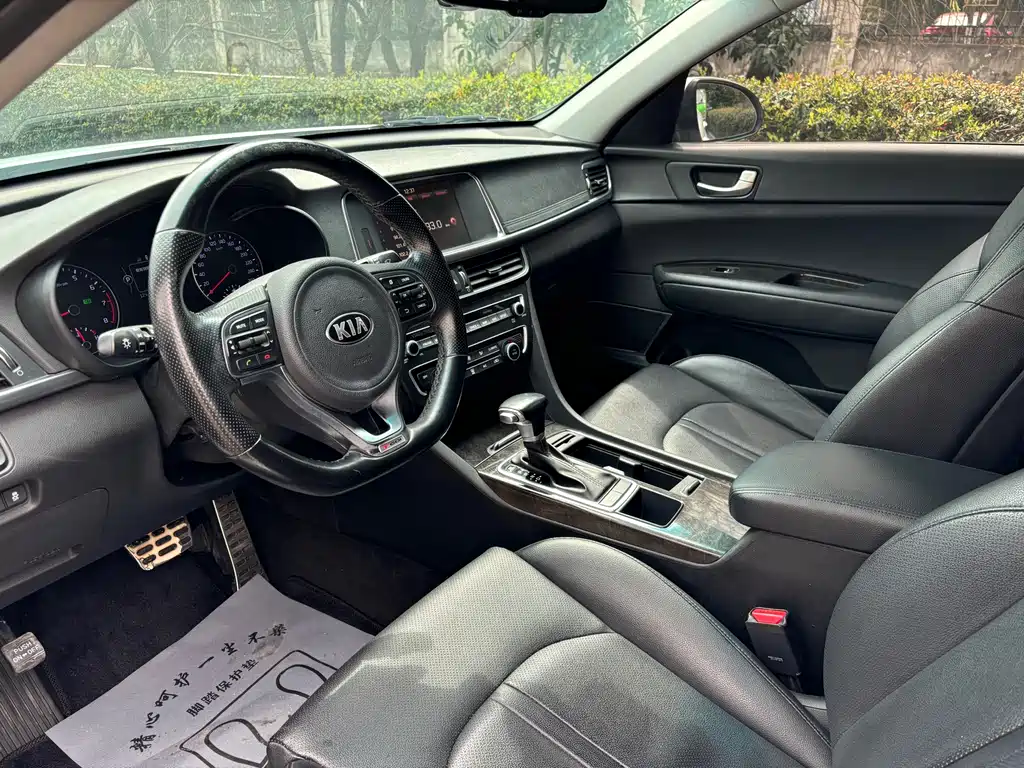 Kia K5 1.6 T Auto LUX