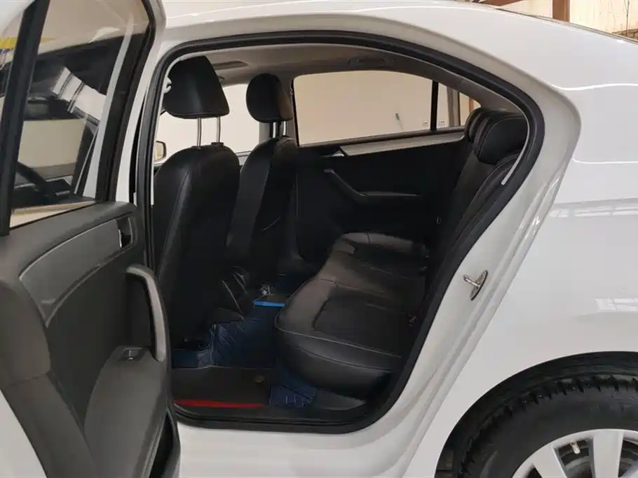 Rapid 1.6 L Manual Comfort