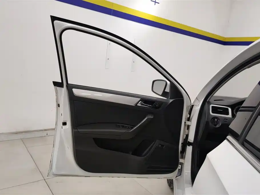 Rapid 1.6 L Manual Comfort