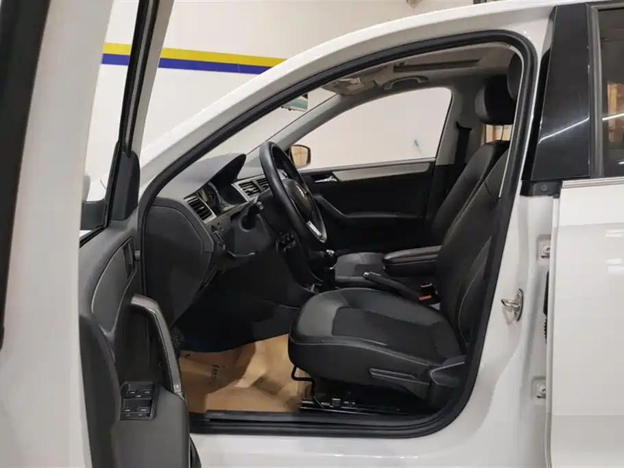 Rapid 1.6 L Manual Comfort