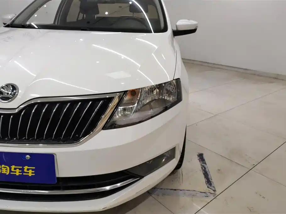 Rapid 1.6 L Manual Comfort