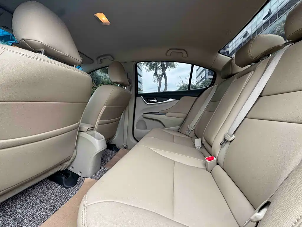 Crider 1.8 L CVT Comfort